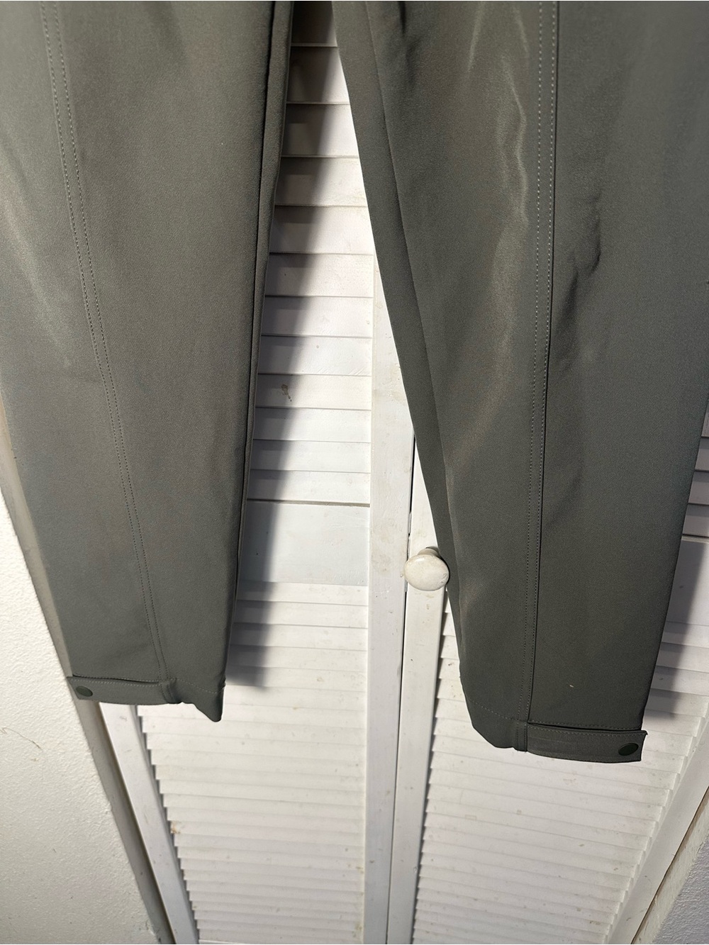 Athleta Olive Green Cargo Jogger Pants with Zip Pockets - Picture 7 of 7